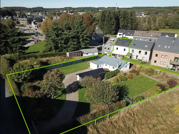 Spacieuse maison avec grand jardin en plein centre