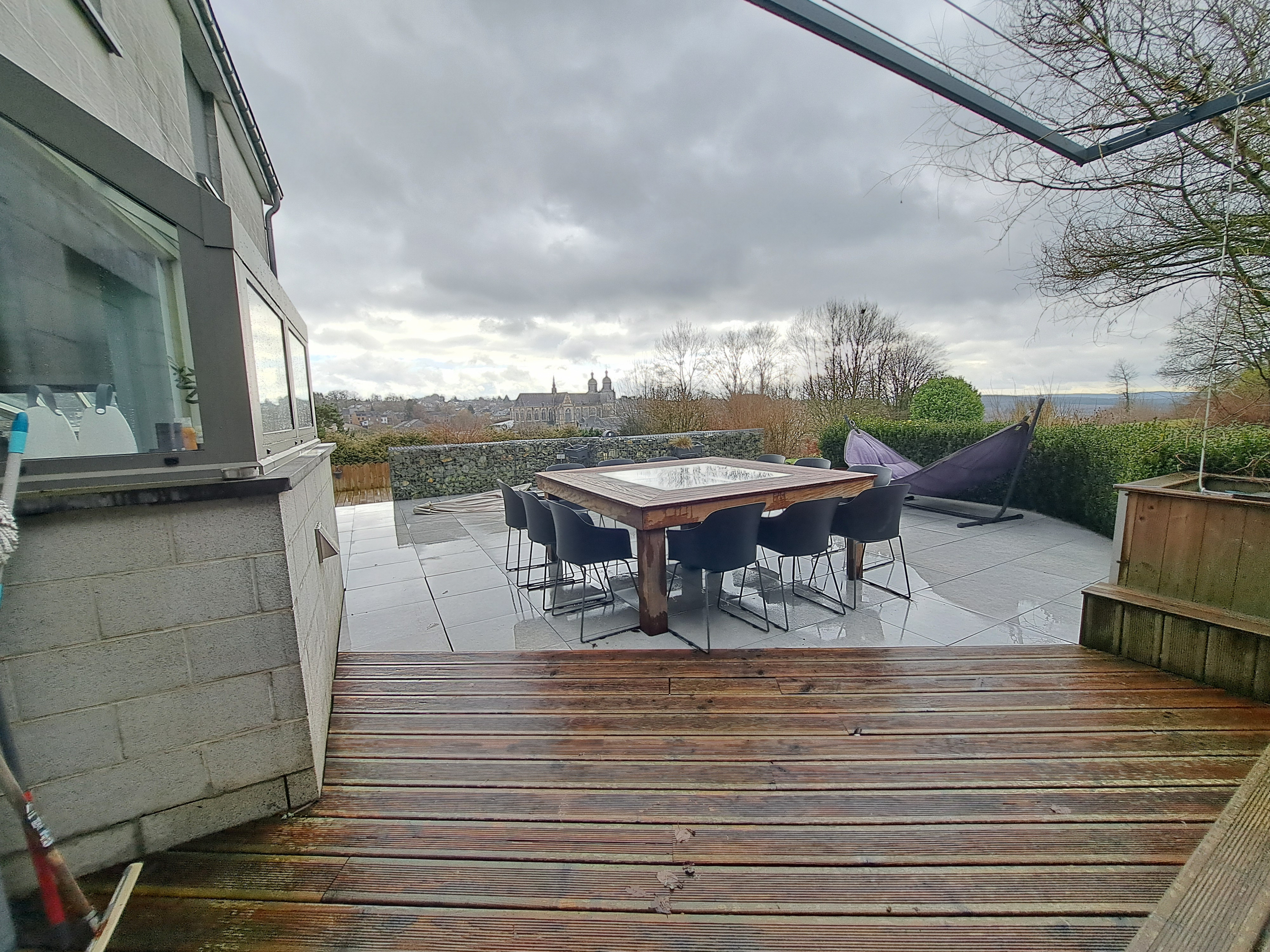 Maison 4 façades avec piscine et vue