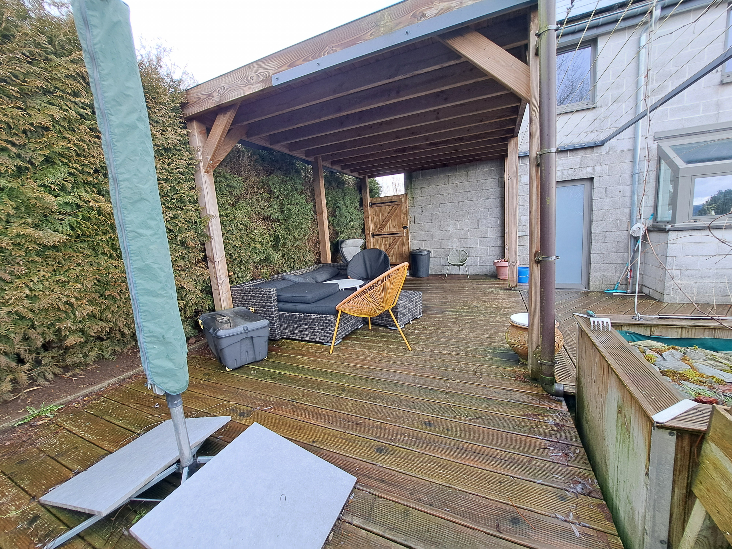 Maison 4 façades avec piscine et vue