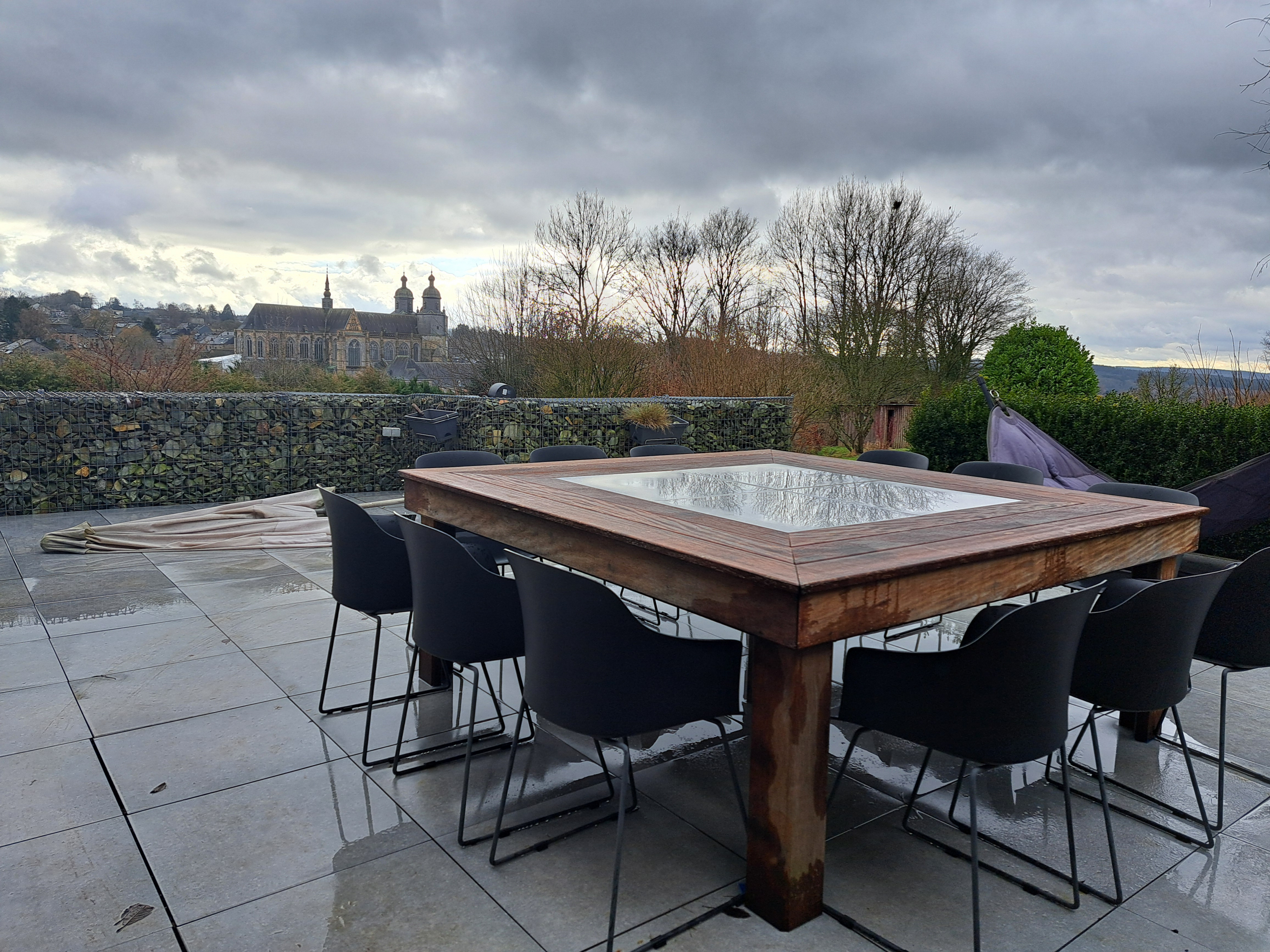 Maison 4 façades avec piscine et vue