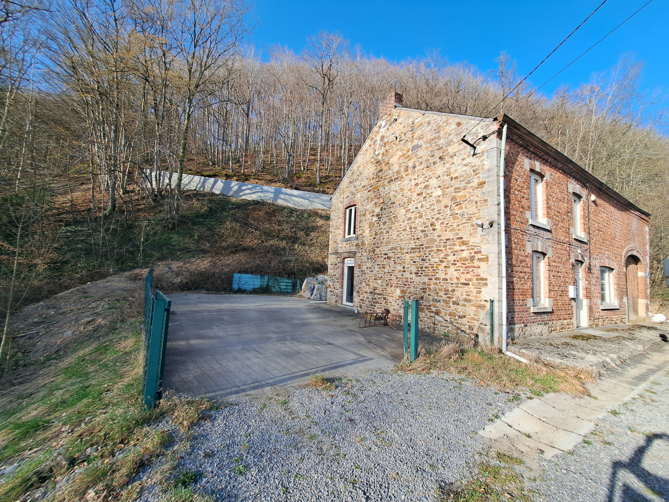 Maison 4 façades à Erezée.