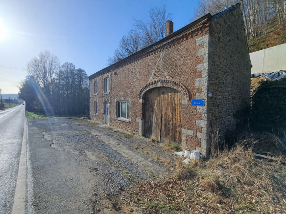 Maison 4 façades à Erezée.