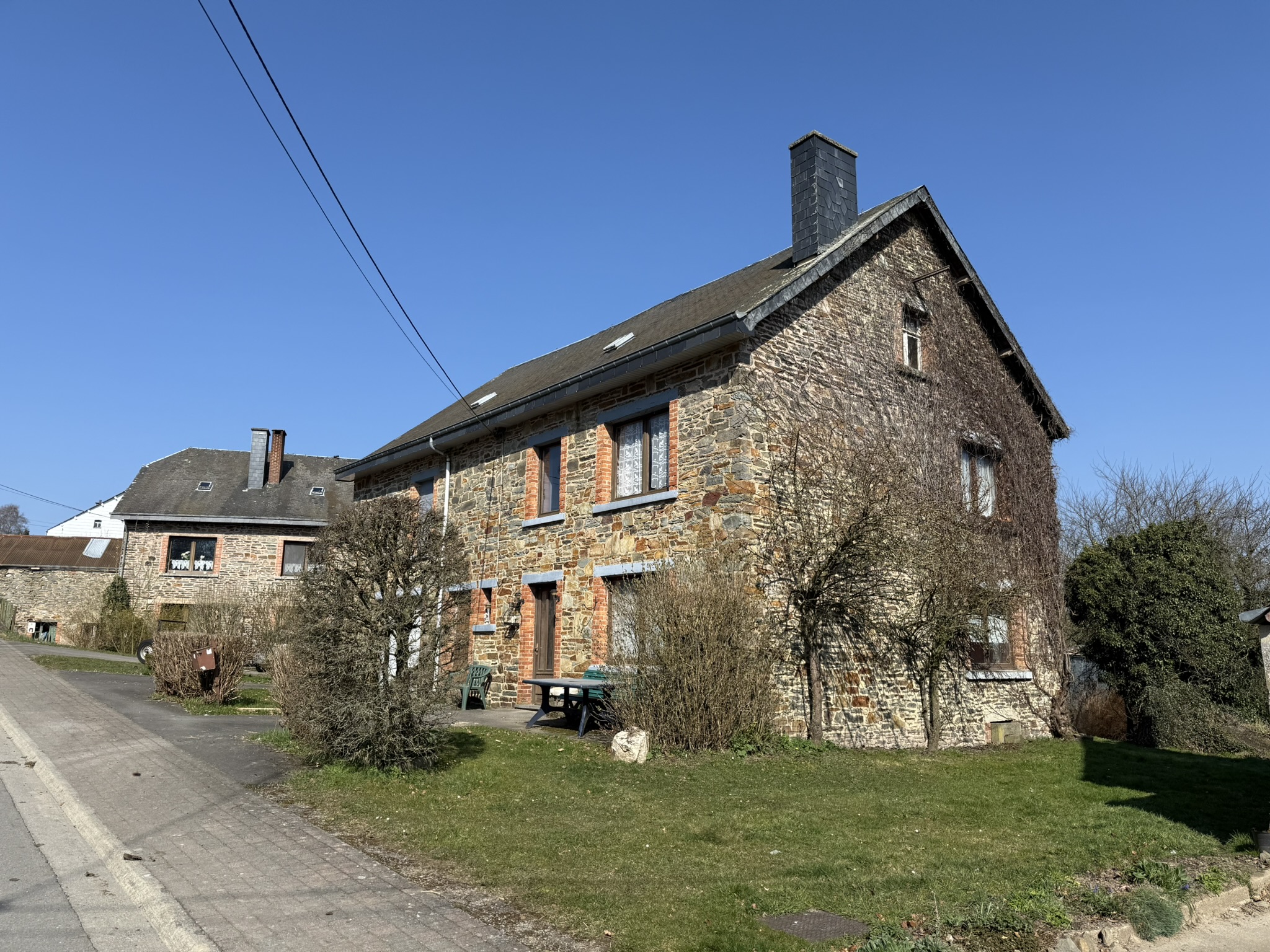 Maison 4 façades avec grange à rénover à Moircy