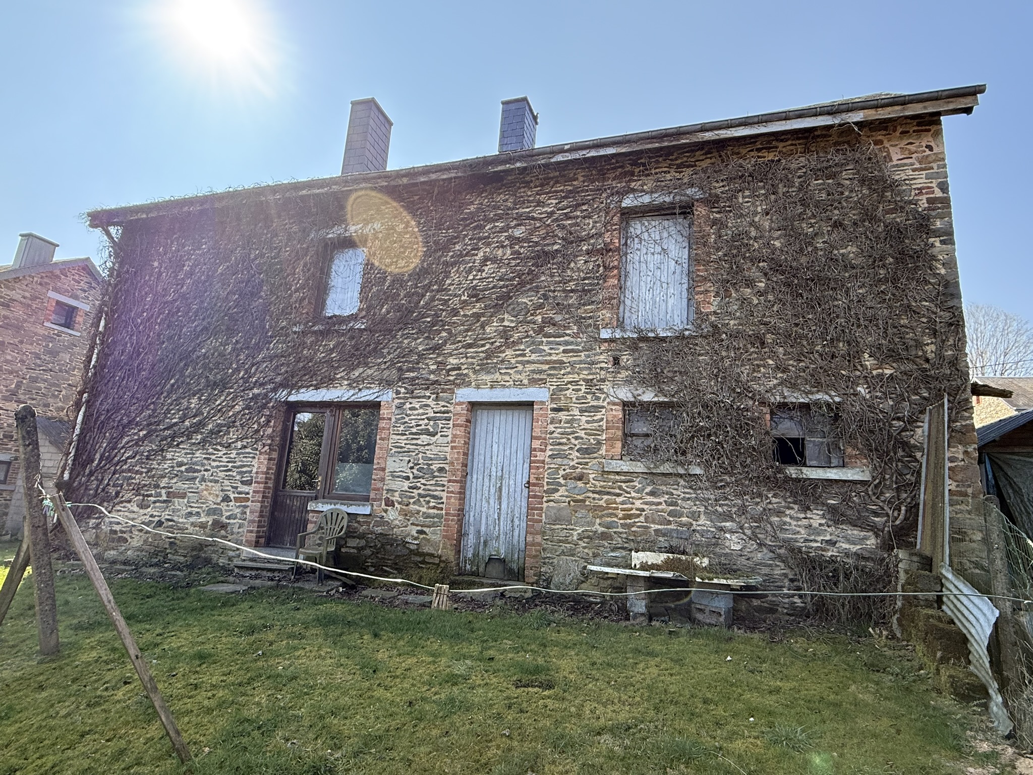 Maison 4 façades avec grange à rénover à Moircy