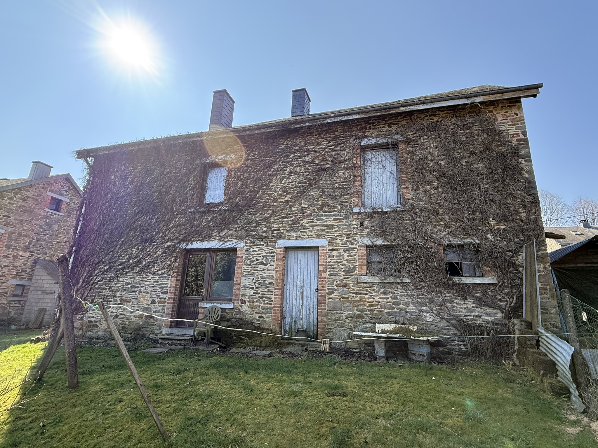 Maison 4 façades avec grange à rénover à Moircy
