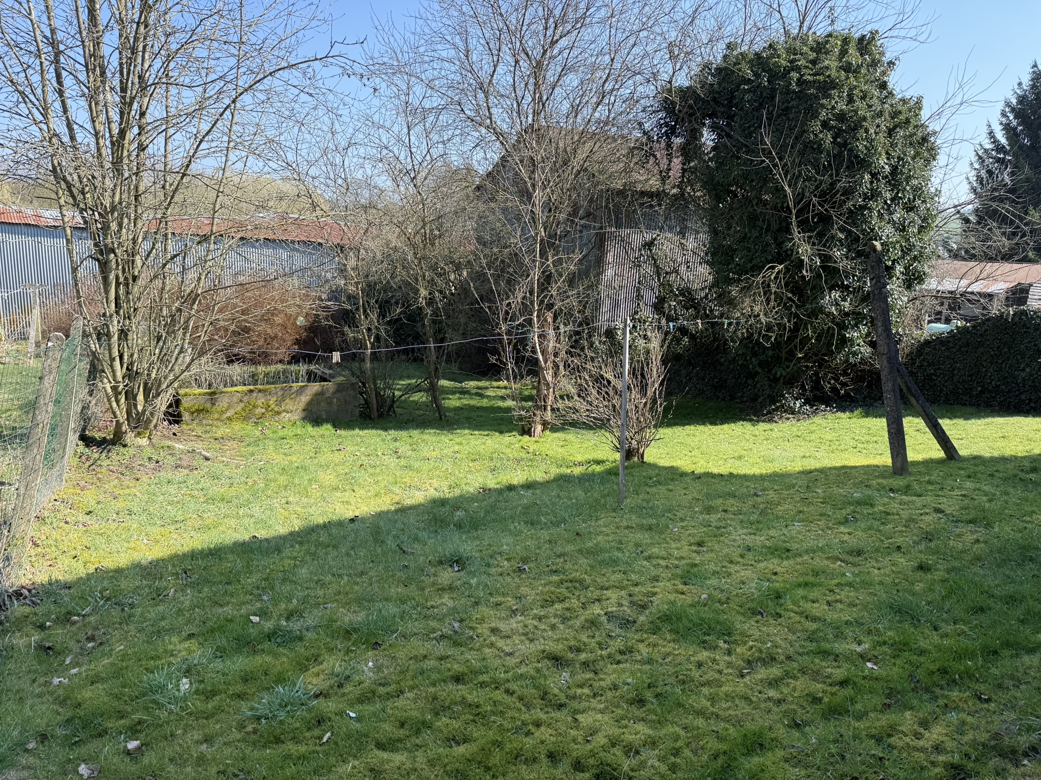 Maison 4 façades avec grange à rénover à Moircy