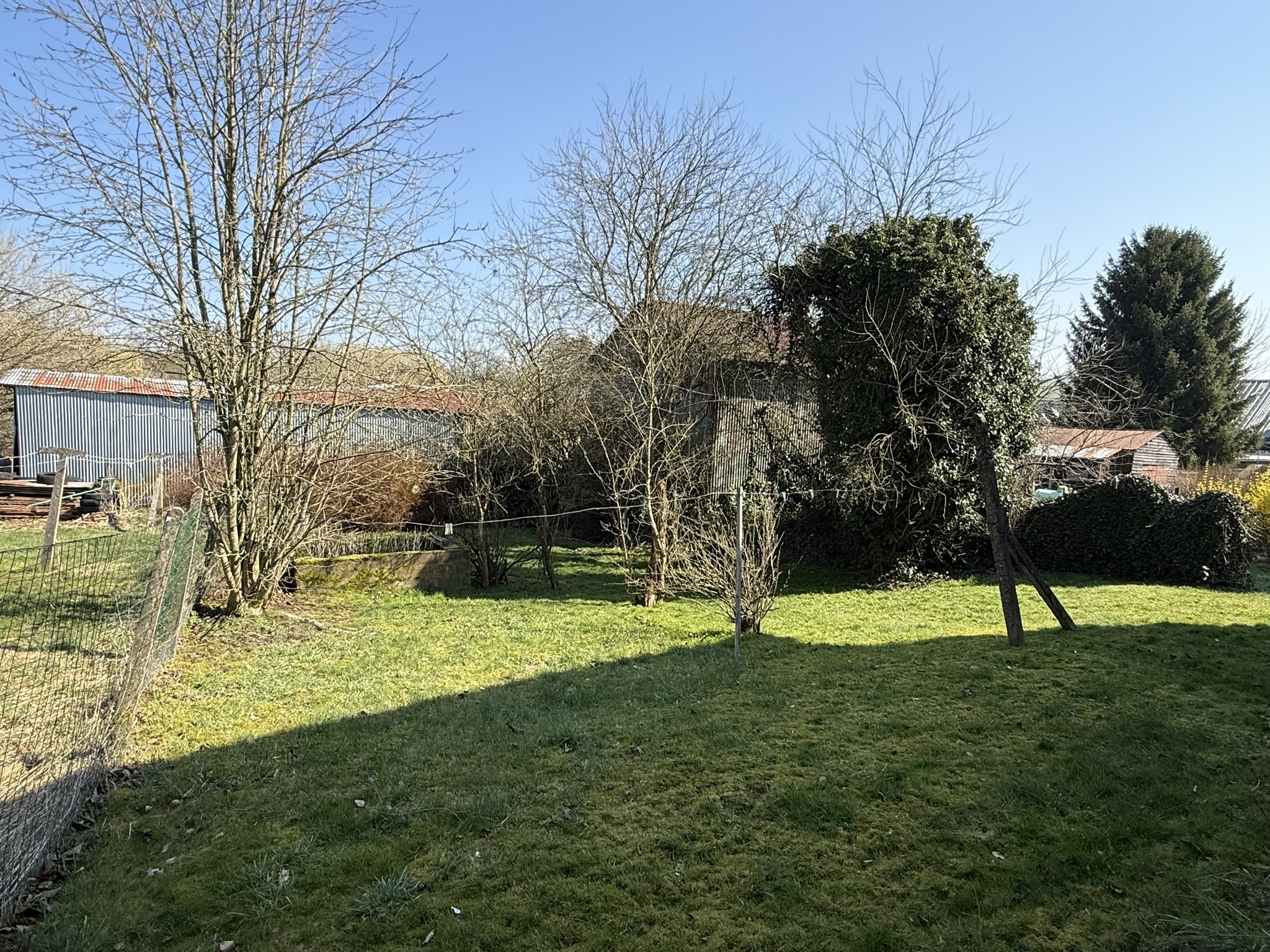Maison 4 façades avec grange à rénover à Moircy
