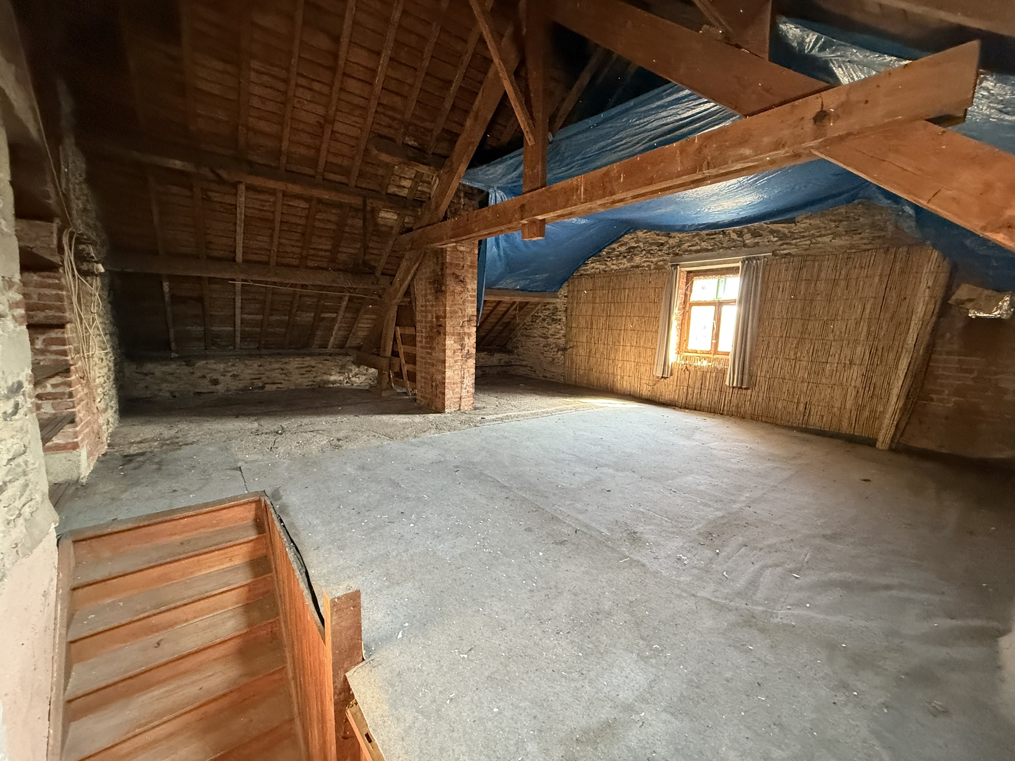 Maison 4 façades avec grange à rénover à Moircy