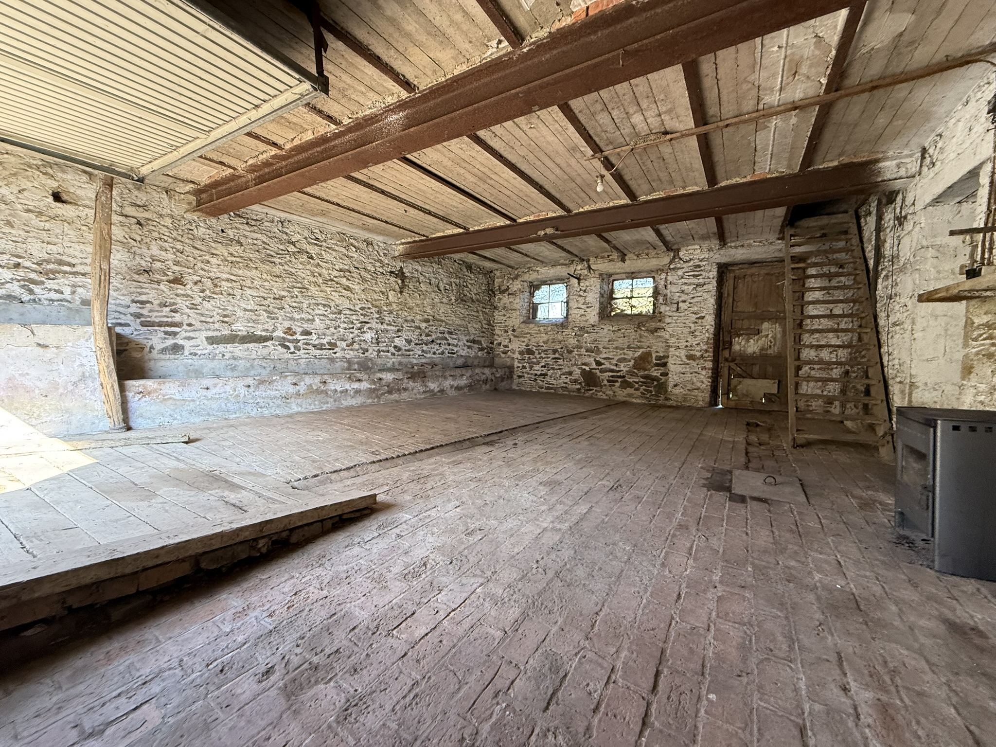 Maison 4 façades avec grange à rénover à Moircy
