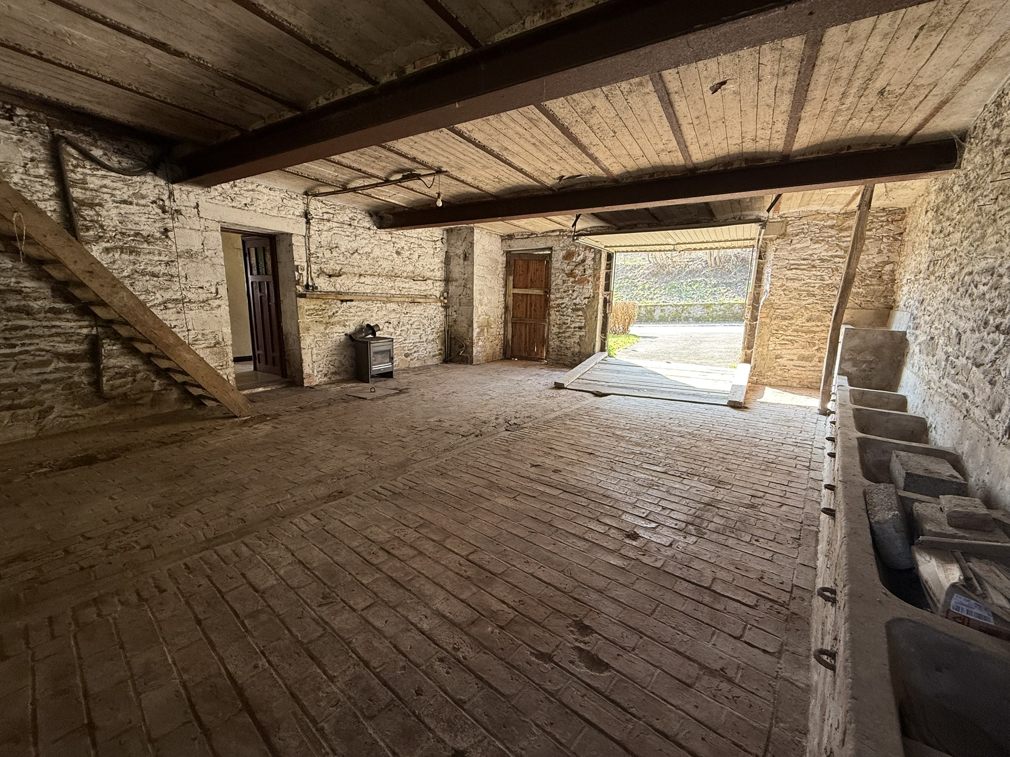 Maison 4 façades avec grange à rénover à Moircy