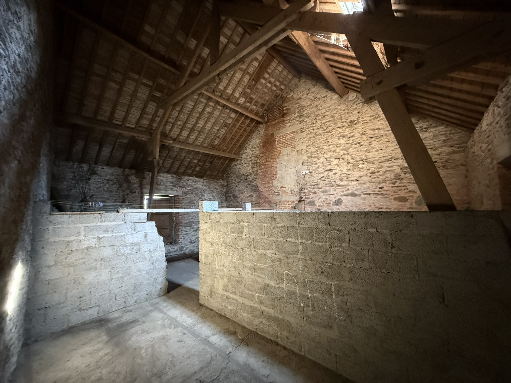 Maison 4 façades avec grange à rénover à Moircy