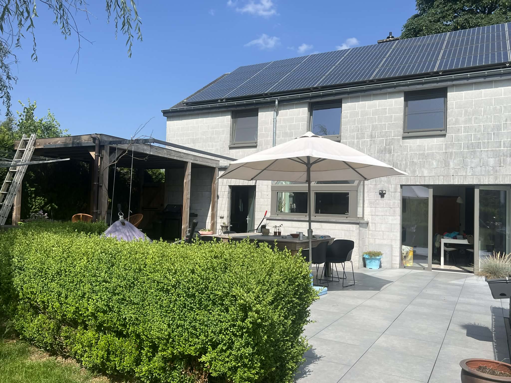 Maison 4 façades avec piscine et vue