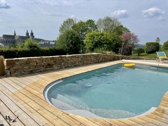 Maison 4 façades avec piscine et vue