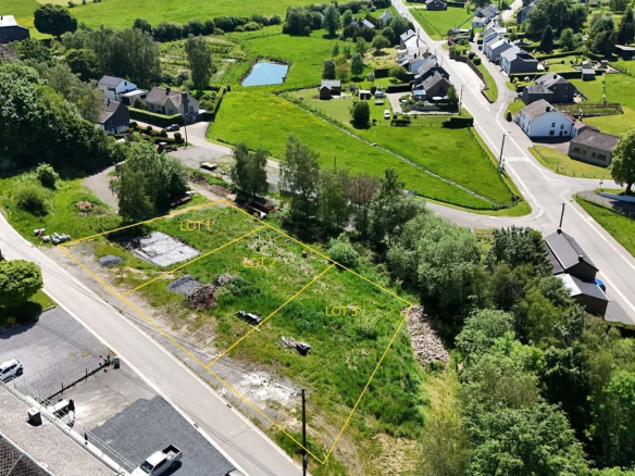 3 TERRAINS À BÂTIR À MORHET (VAUX-SUR-SÛRE)